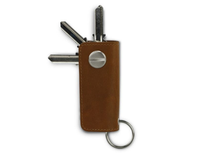 Back view of Lusso Vintage Key Holder in Brushed Cognac with with a key holder ring and 3 keys. 