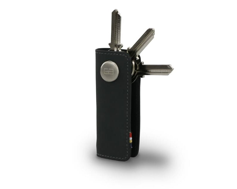 Side view of Lusso Key Holder in Carbon Black with with a key holder ring and 3 keys.