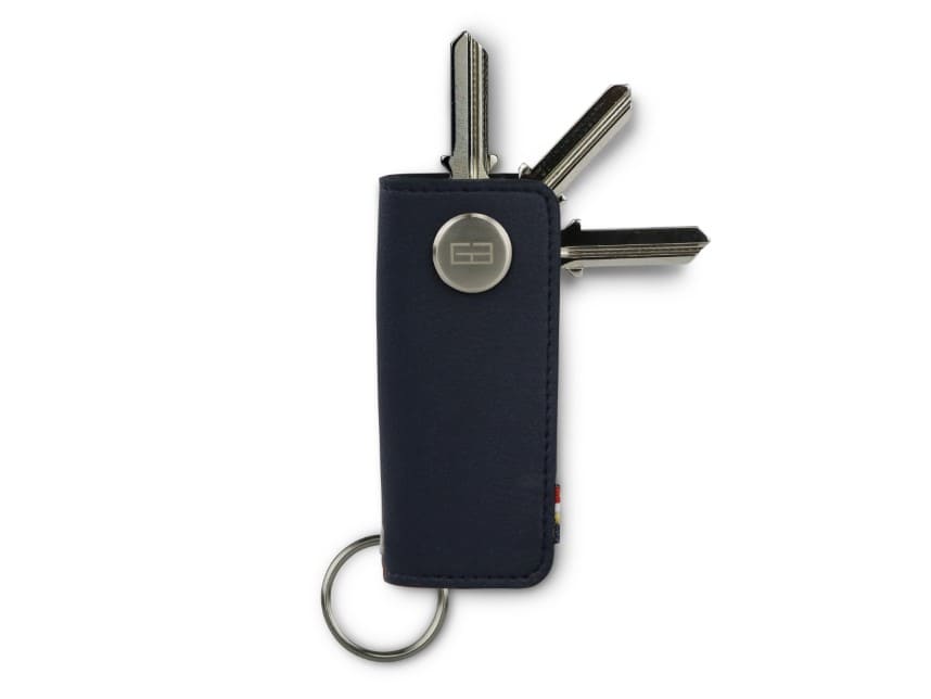 Front view of Lusso Key Holder Vegan in Cactus Blue with with a key holder ring and 3 keys.