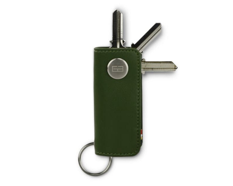 Front view of Lusso Key Holder Vegan in Cactus Green with with a key holder ring and 3 keys.