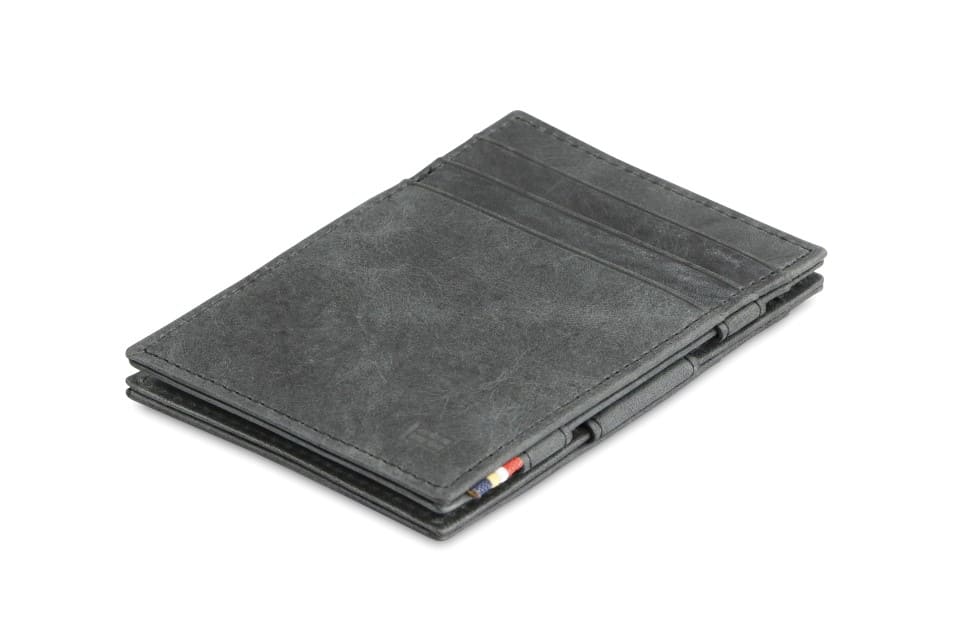 Front view of the Essenziale Magic Wallet Brushed in Brushed Black with 3 front card slots.
