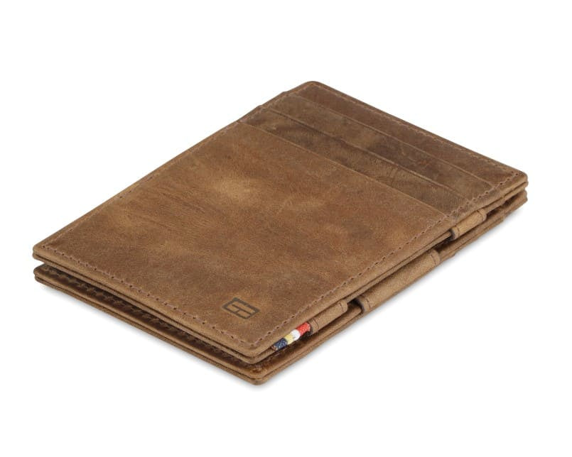 Front view of the Essenziale Magic Wallet Brushed in Brushed Brown with 3 front card slots.