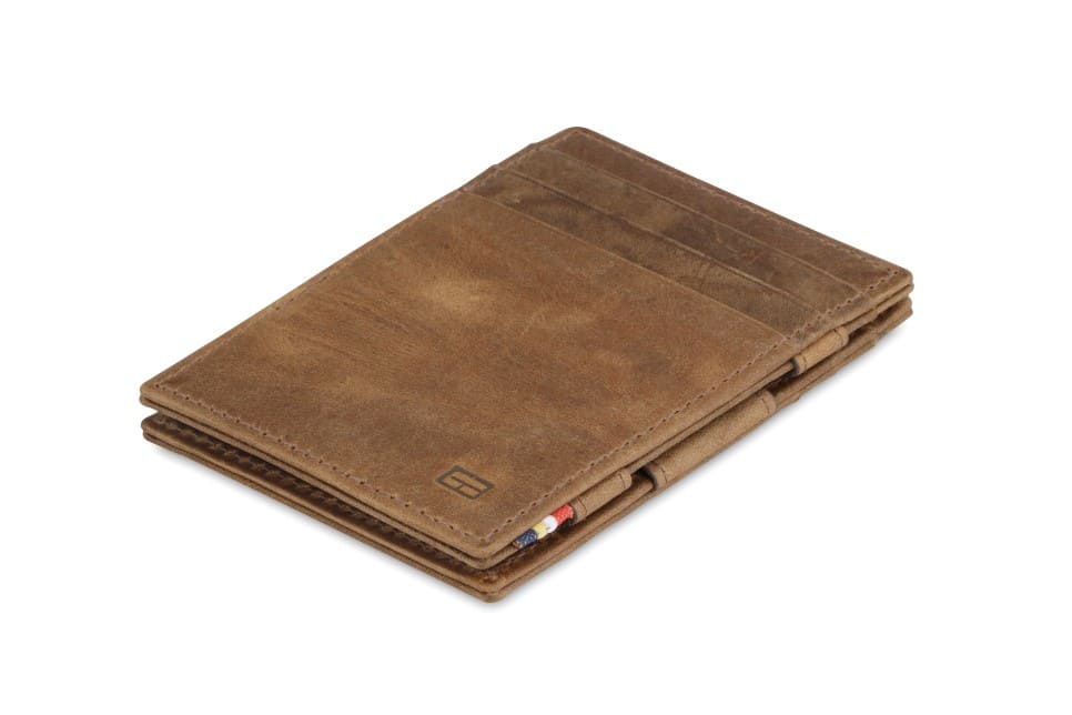 Front view of the Essenziale Magic Wallet Brushed in Brushed Brown with 3 front card slots.