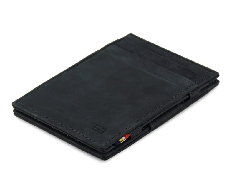 Front view of the Essenziale Magic Wallet Vintage in Carbon Black with 3 front card slots.