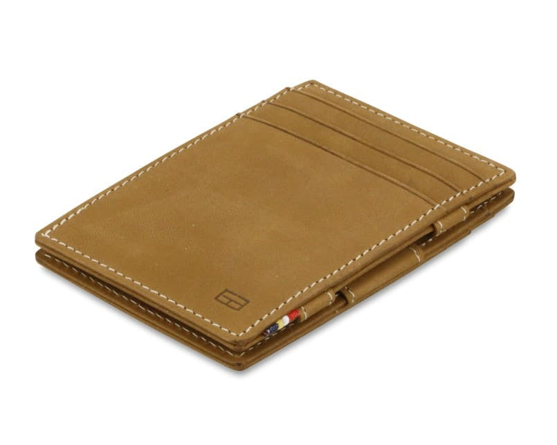 Front view of the Essenziale Magic Wallet Vintage in Camel Brown with 3 front card slots.