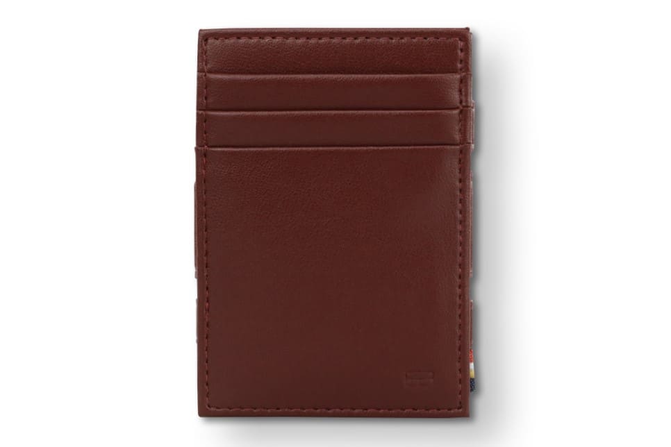 Front view of the Essenziale Magic Wallet ID Window Vegan in Cactus Burgundy with 3 front card slots.
