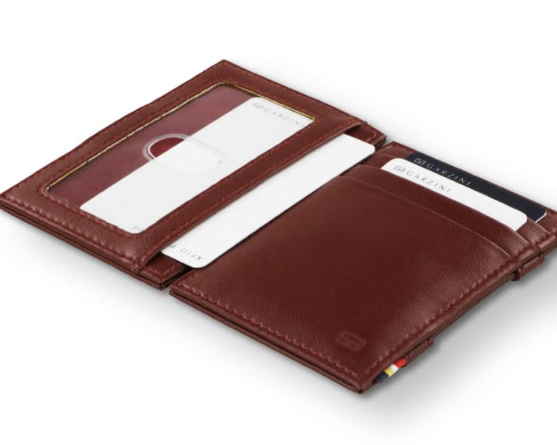 Front and back view of the Essenziale Magic Wallet ID Window Vegan in Cactus Burgundy with a card inside the ID window and 2 cards in the card slots.