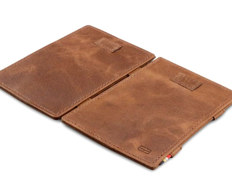 Front and back view of Cavare Magic Wallet Brushed in Brushed Brown.