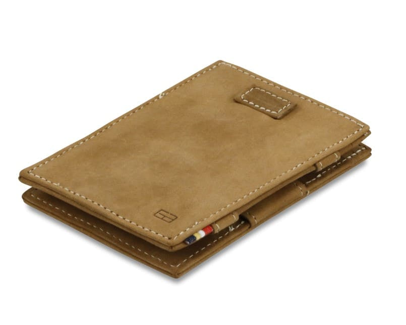 Front view of Cavare Magic Wallet Vintage in camel brown with pull tab.