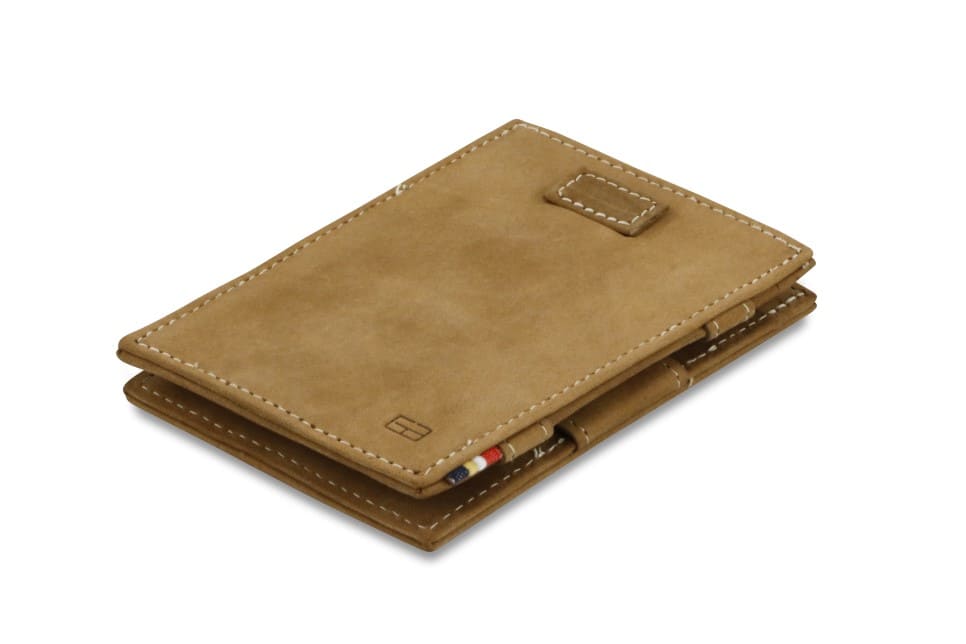 Front view of Cavare Magic Wallet Vintage in camel brown with pull tab.