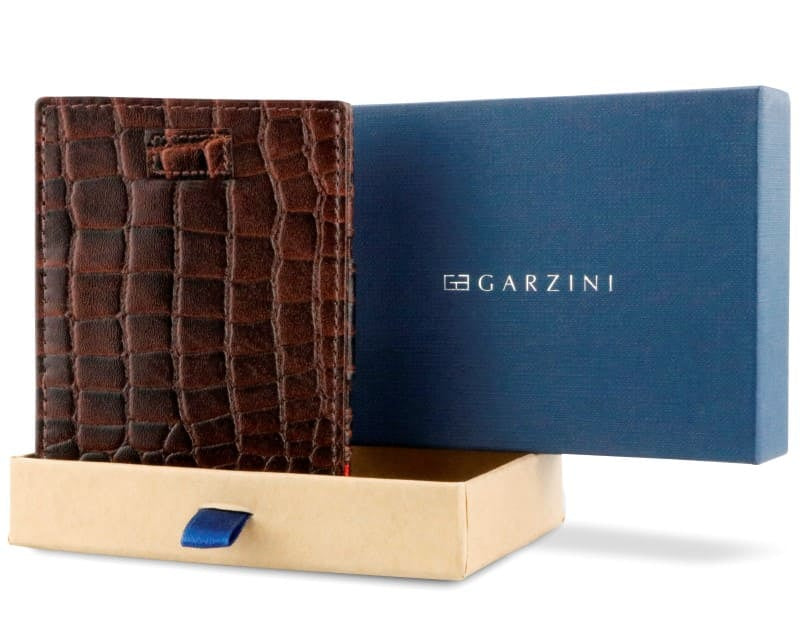 Half-open blue box with Garzini brand name Inside the box, the Garzini wallet is wrapped in tissue paper, placed in a light cardboard box with a blue strap.