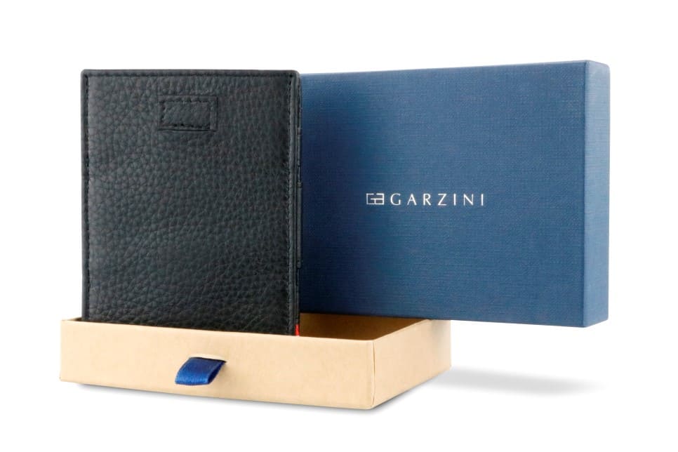 Half-open blue box with Garzini brand name Inside the box, the Garzini wallet is wrapped in tissue paper, placed in a light cardboard box with a blue strap.
