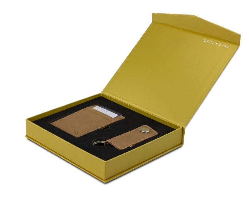 gift box of the essenziale wallet with the lusso key holder