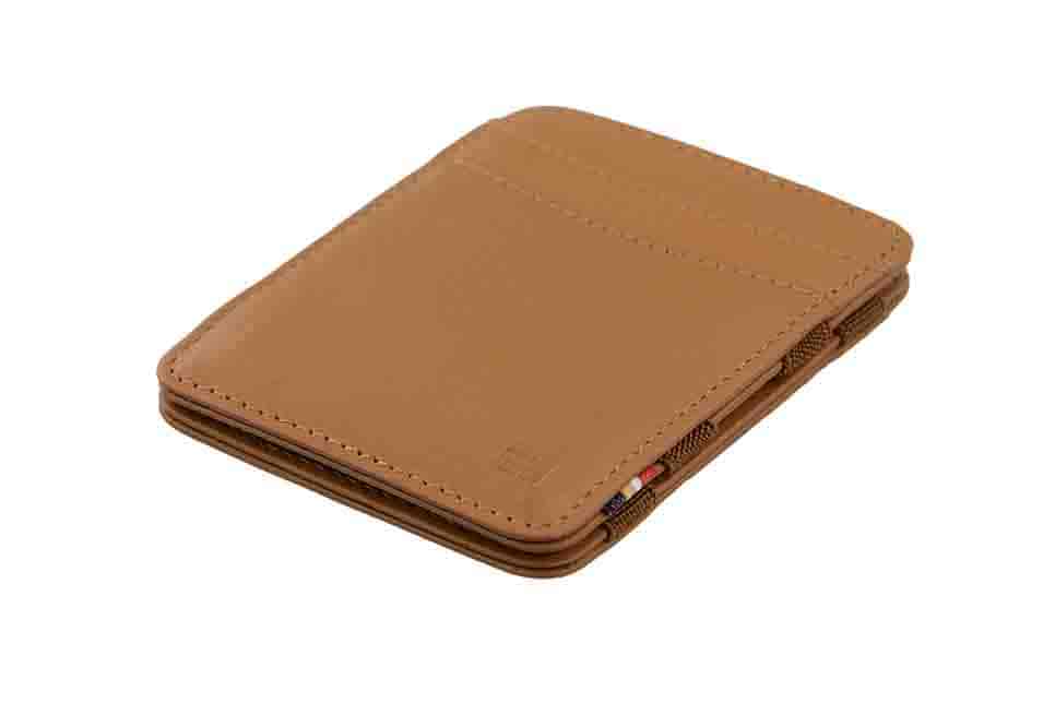 Front side view with card of the Classic Magic Wallet in Cognac.