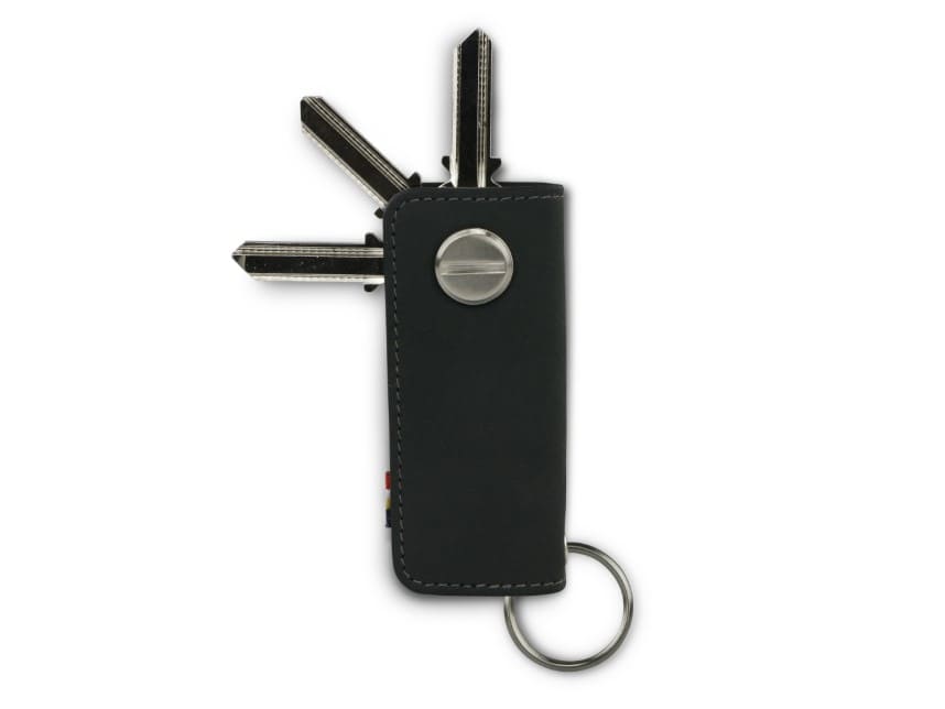 Back view of Lusso Key Holder in Carbon Black with with a key holder ring and 3 keys. 