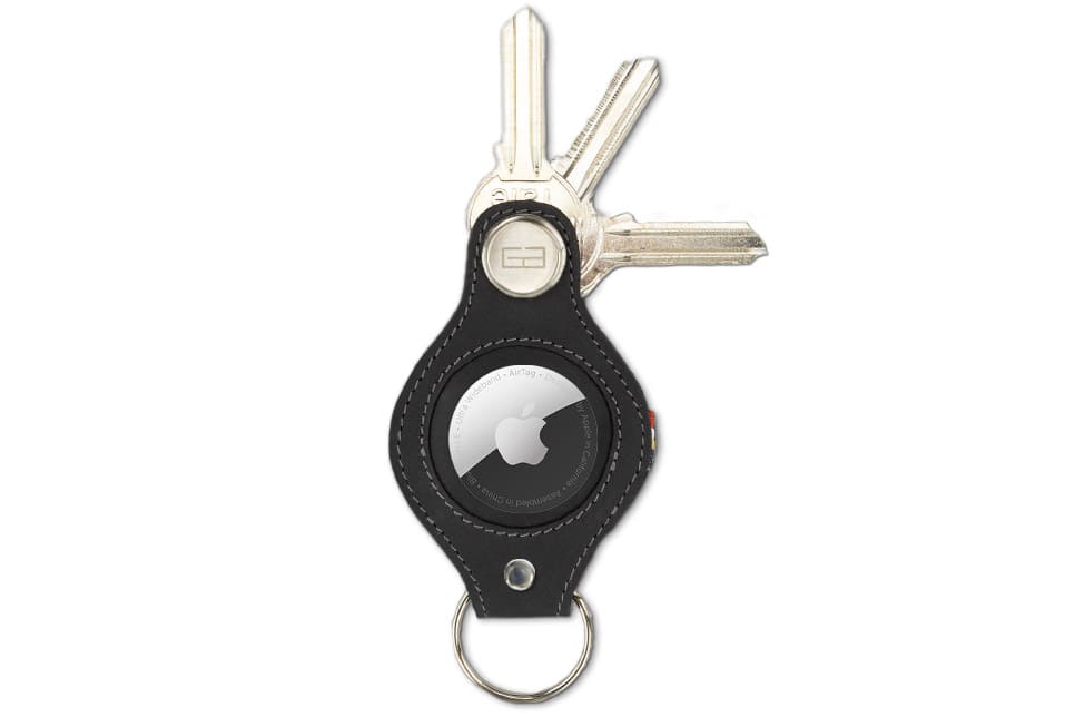Front view of Lusso AirTag Key Holder in Carbon Black with a key holder ring and 3 keys.