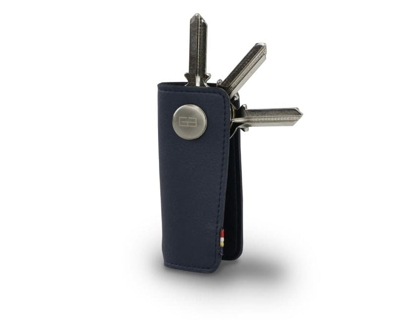 Side view of Lusso Key Holder Vegan in Cactus Blue with with a key holder ring and 3 keys in the keychain.