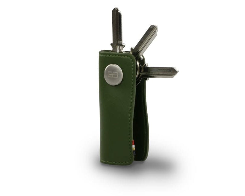 Side view of Lusso Key Holder Vegan in Cactus Green with with a key holder ring and 3 keys. 