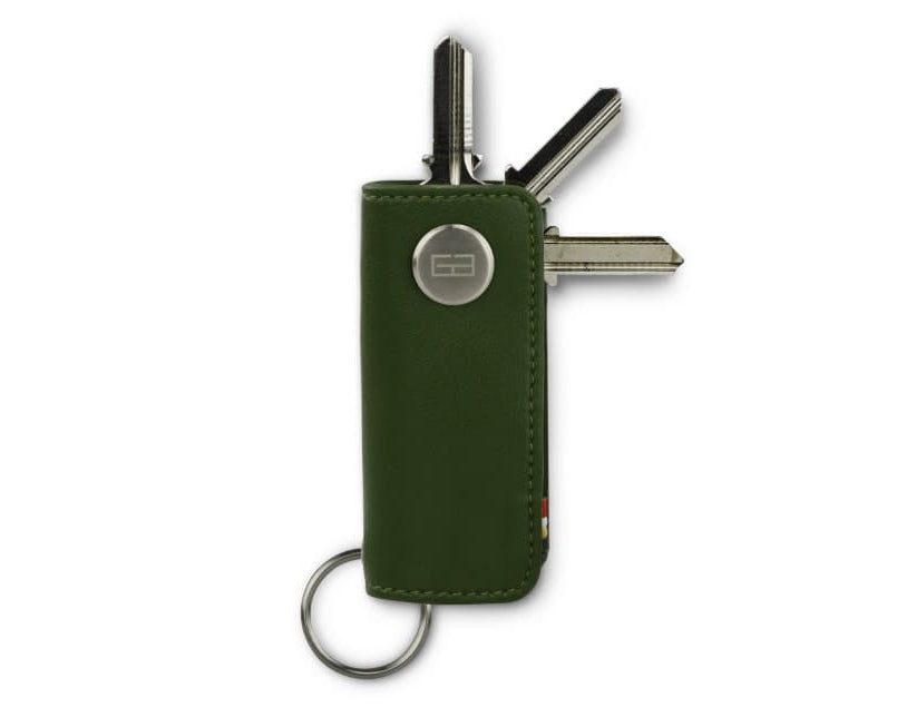 Front view of Lusso Key Holder Vegan in Cactus Green with with a key holder ring and 3 keys. 