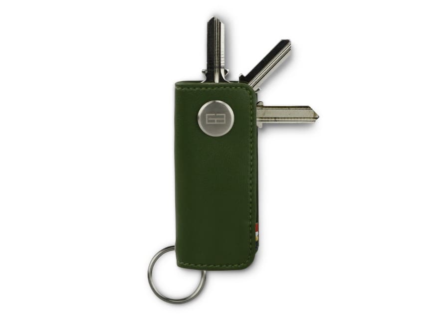 Front view of Lusso Key Holder Vegan in Cactus Green with with a key holder ring and 3 keys. 