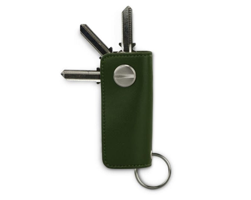 Back view of Lusso Key Holder Vegan in Cactus Green with with a key holder ring and 3 keys. 