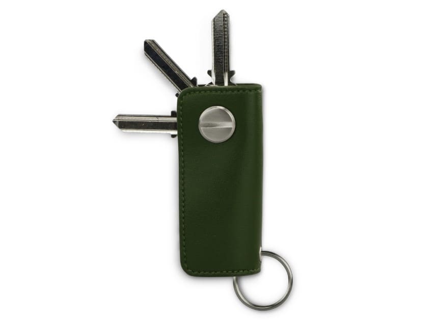 Back view of Lusso Key Holder Vegan in Cactus Green with with a key holder ring and 3 keys. 