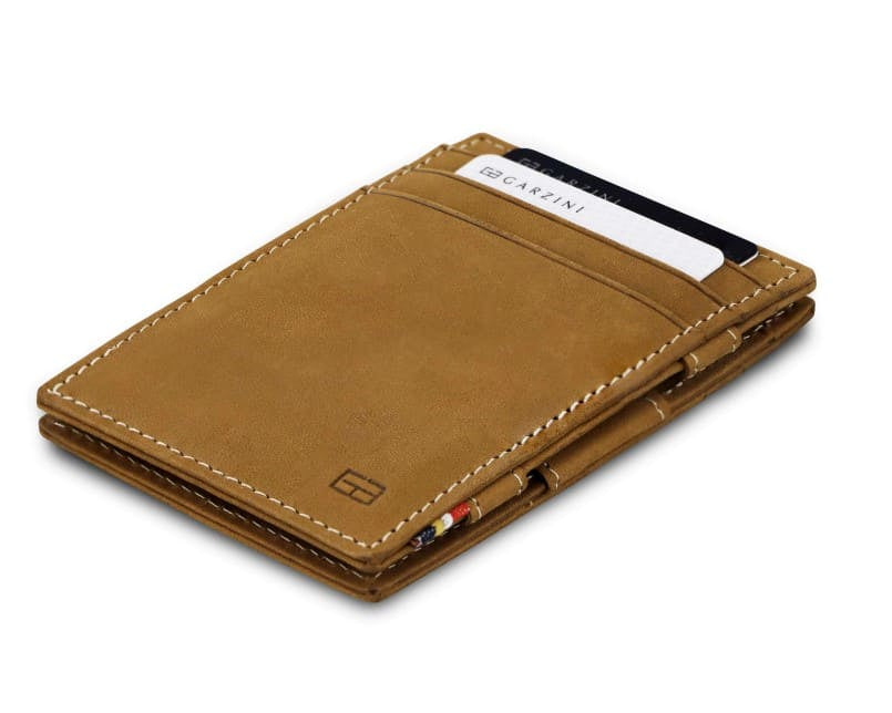 front view of the essenziale wallet in camel brown