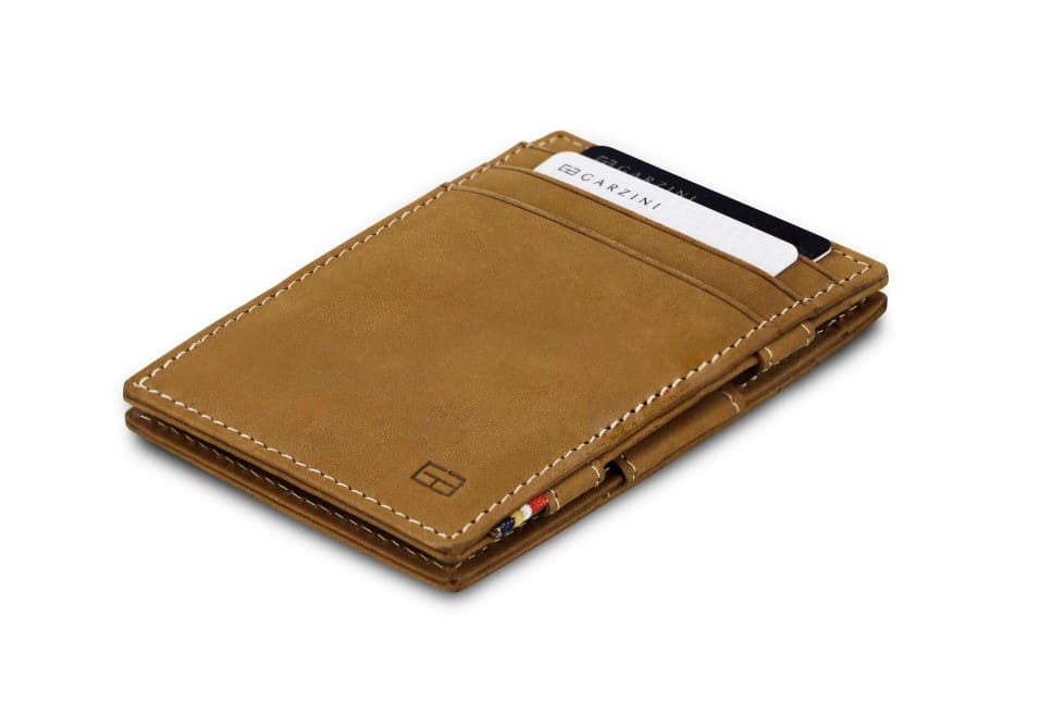 front view of the essenziale wallet in camel brown