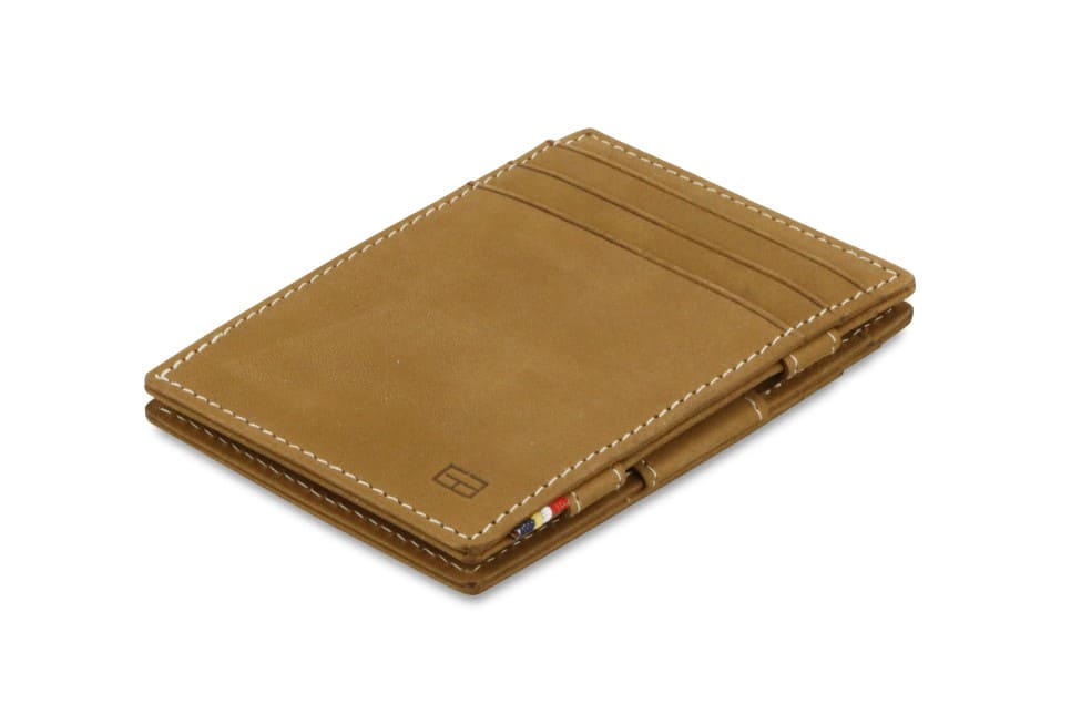 Front view of the Essenziale Magic Wallet Vintage in Camel Brown with 3 front card slots.