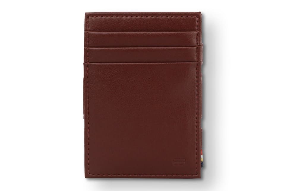Front view of the Essenziale Magic Wallet ID Window Vegan in Cactus Burgundy with 3 front card slots.