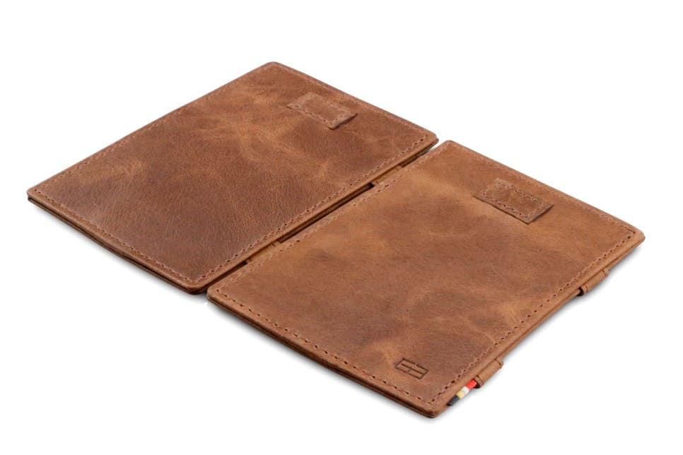 Front and back view of Cavare Magic Wallet Brushed in Brushed Brown.