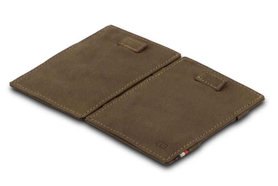 Front and back view of Cavare Magic Wallet Vintage in Java Brown.