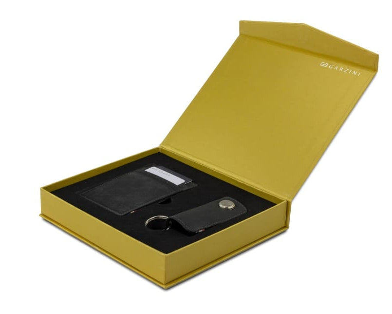 gift box of the essenziale wallet with the lusso key holder