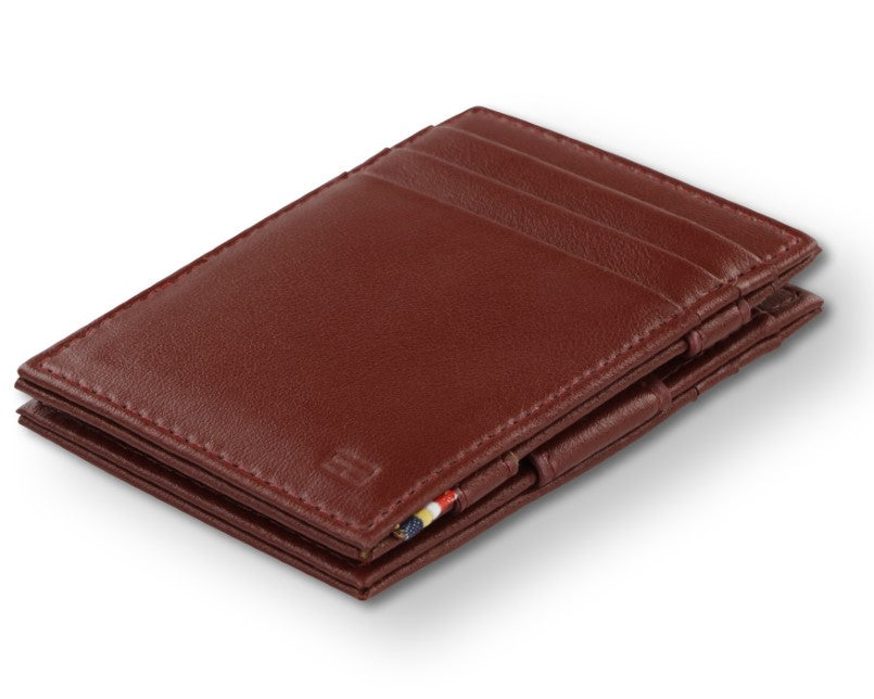 Front view of the Essenziale Magic Wallet Vegan in Cactus Burgundy with 3 front card slots.
