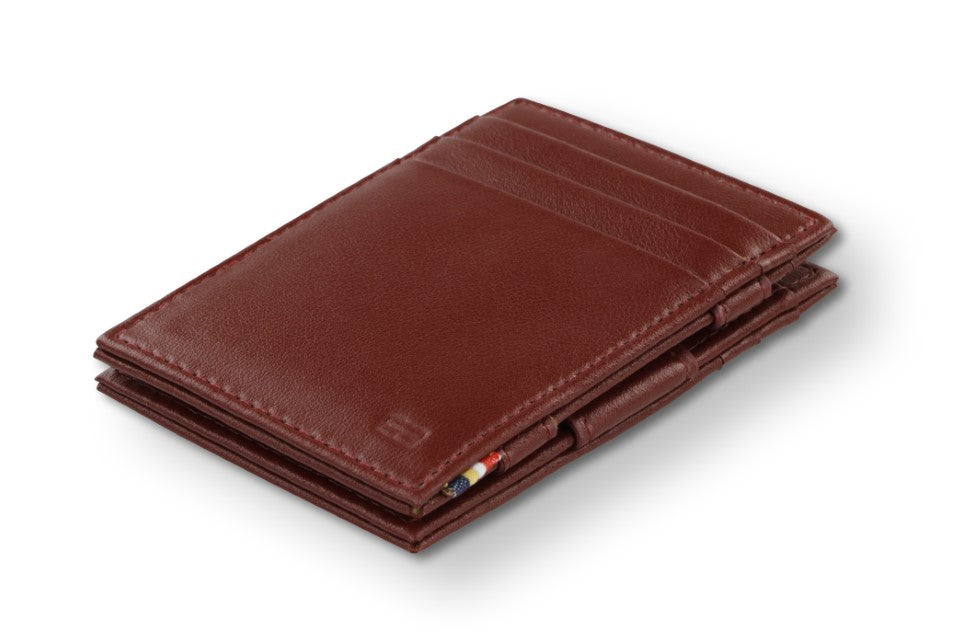 Front view of the Essenziale Magic Wallet Vegan in Cactus Burgundy with 3 front card slots.